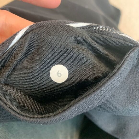 LULULEMON black capri leggings white black striped waist band Sz 6 - Picture 6 of 11